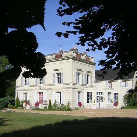 Les Longchamps Bed & Breakfast Neuille Exterior photo