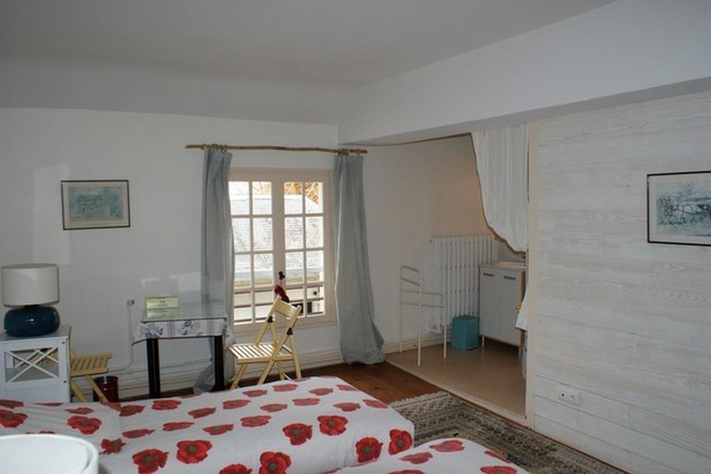 Les Longchamps Bed & Breakfast Neuille Room photo
