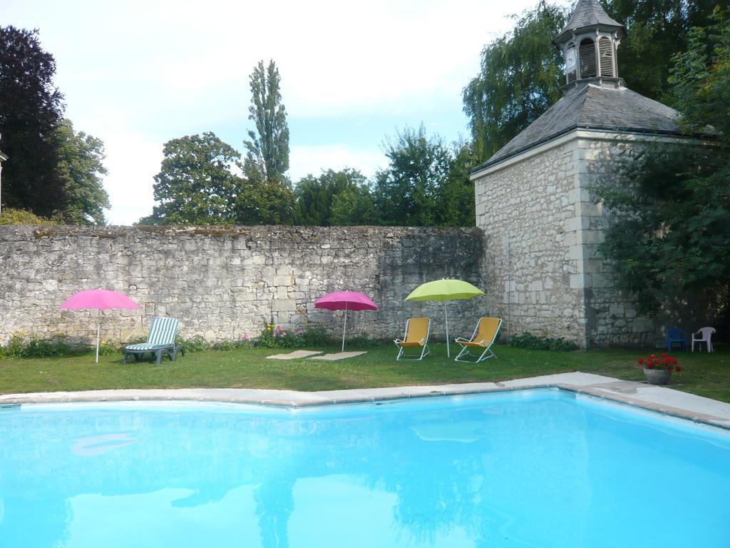 Les Longchamps Bed & Breakfast Neuille Exterior photo