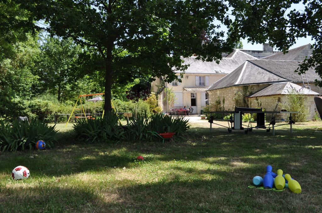 Les Longchamps Bed & Breakfast Neuille Exterior photo