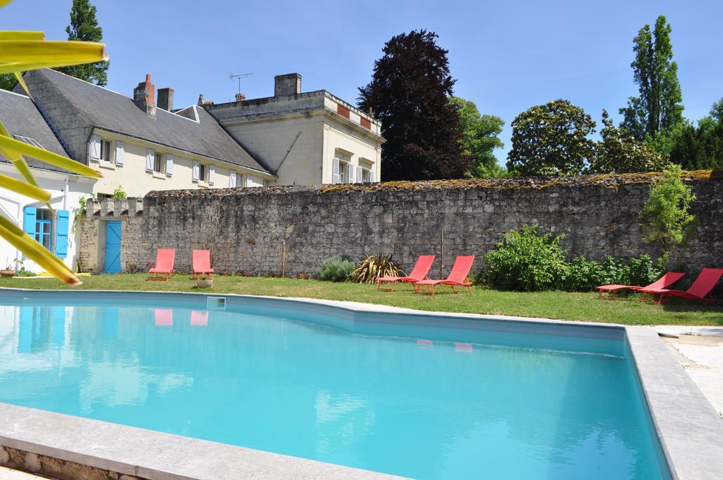 Les Longchamps Bed & Breakfast Neuille Exterior photo