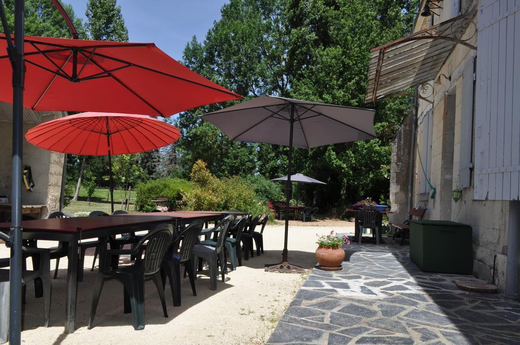 Les Longchamps Bed & Breakfast Neuille Exterior photo