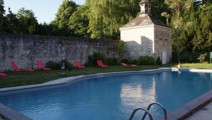 Les Longchamps Bed & Breakfast Neuille Exterior photo